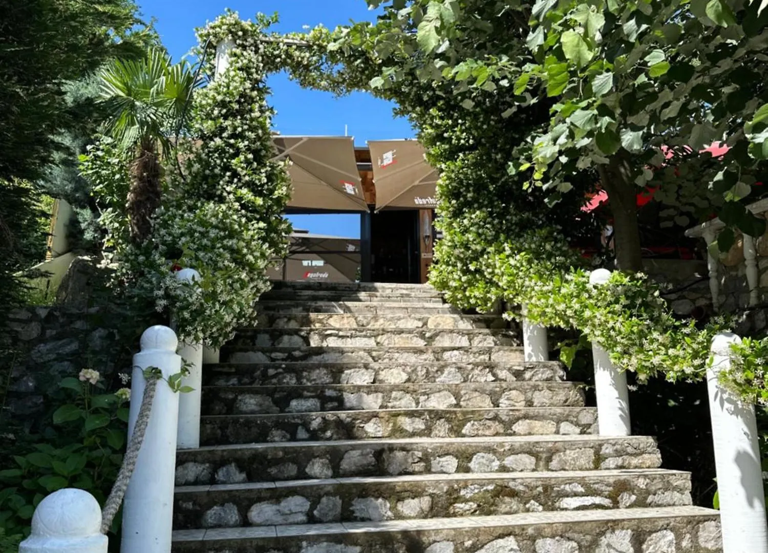 Hotel Bar Restaurant Real Bajram Curri