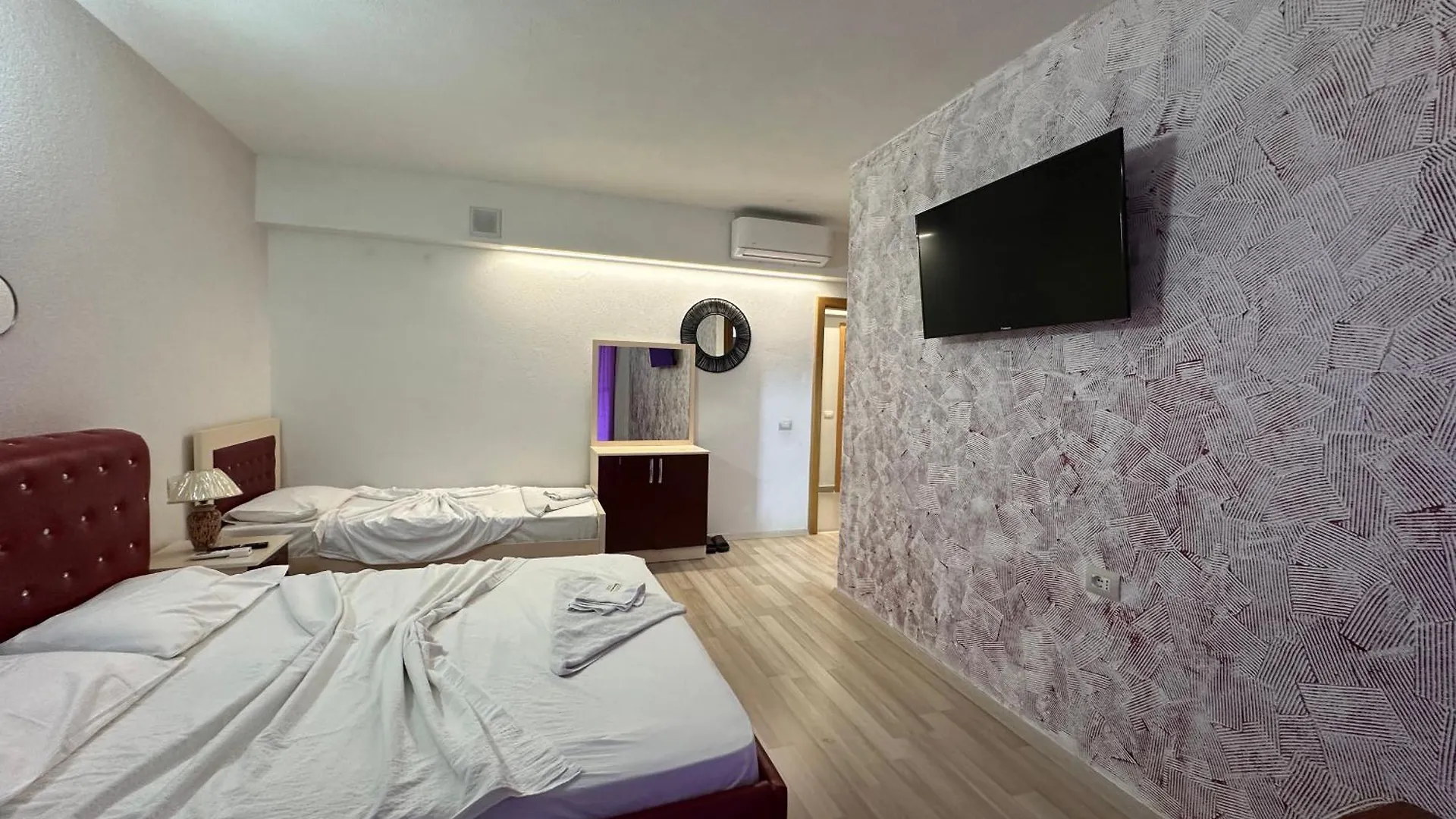 Hotel Bar Restaurant Real Bajram Curri 0*,